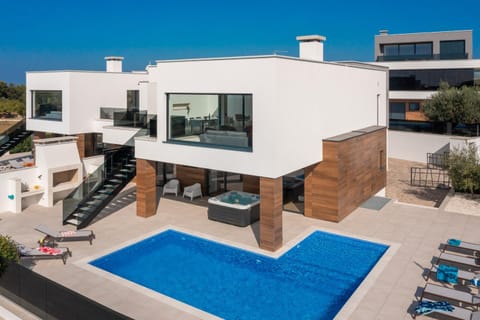 Property building, Facade/entrance, Off site