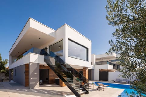 Property building, Facade/entrance, Off site