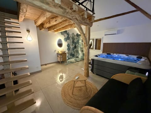 Living room, Photo of the whole room