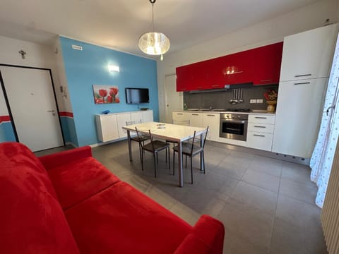 Kitchen or kitchenette, Dining area, dishwasher, oven, stove