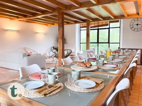 Food and drinks, Dining area