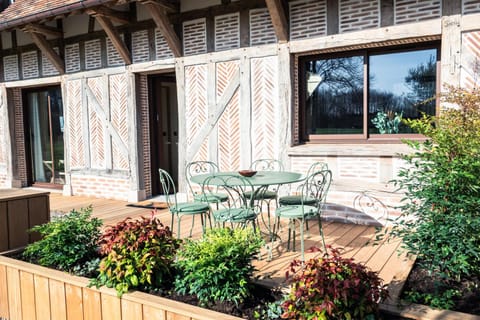 Property building, Balcony/Terrace, Balcony/Terrace