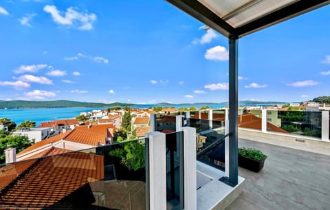 Property building, Day, Natural landscape, View (from property/room), Balcony/Terrace, Sea view
