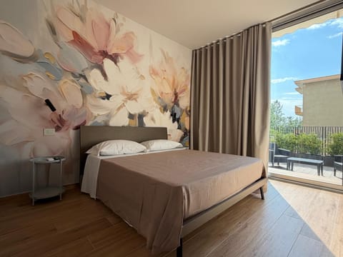 View (from property/room), Balcony/Terrace, Bedroom