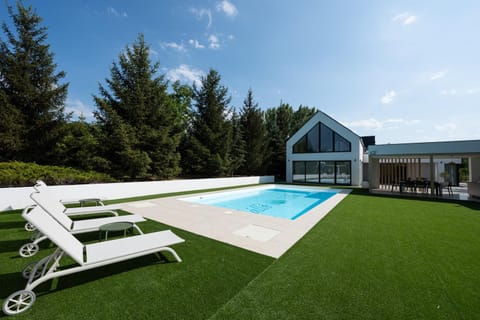 Swimming pool, sunbed