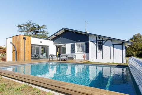 Facade/entrance, Swimming pool