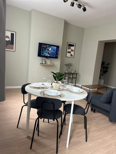 TV and multimedia, Living room, Dining area
