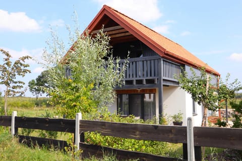 Property building, Balcony/Terrace, Garden view