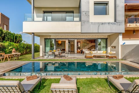 Property building, Day, Garden, View (from property/room), Balcony/Terrace, Seating area, Garden view, Pool view, Swimming pool, sunbed