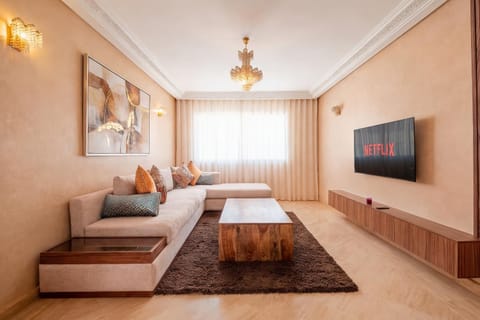 Communal lounge/ TV room, Bed, TV and multimedia, Photo of the whole room, Seating area, Evening entertainment, Bedroom