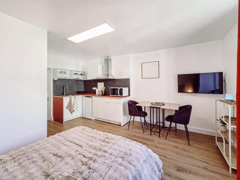 TV and multimedia, Kitchen or kitchenette, Dining area