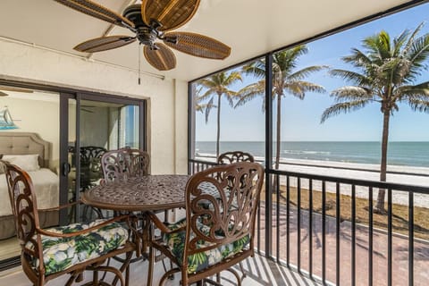 Day, Balcony/Terrace, Seating area, Beach, Sea view