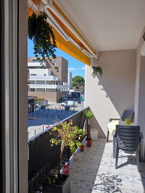 Balcony/Terrace, Street view