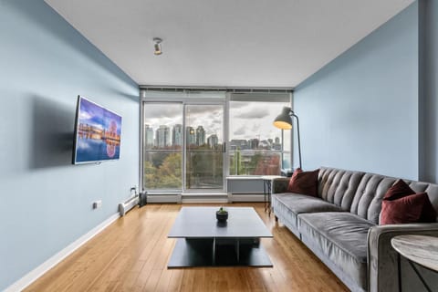 Communal lounge/ TV room, Living room, Seating area, Evening entertainment