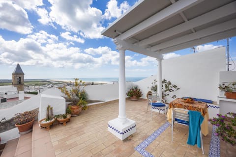 Property building, Balcony/Terrace, Living room
