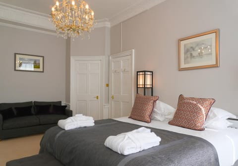 Bed, Activities, Seating area, Bedroom, Seasons, Location