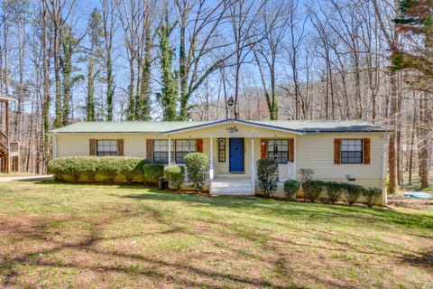 Private Beach and Dock Lake Hartwell Family Getaway House in Lake Hartwell