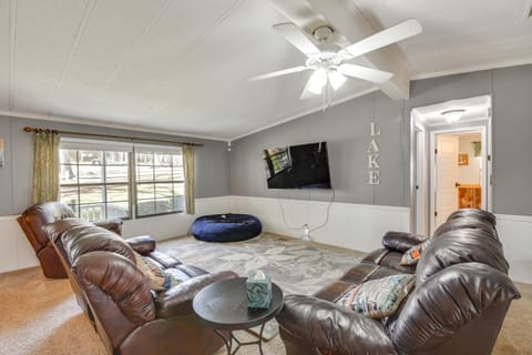 Private Beach and Dock Lake Hartwell Family Getaway House in Lake Hartwell