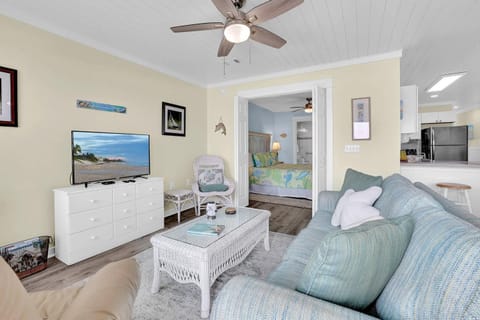 Sands of Laguna B-1 by Emerald Coast Retreats House in Laguna Beach