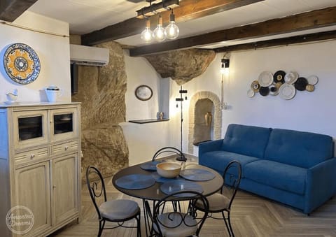 Kitchen or kitchenette, Living room, Seating area, Dining area, pet friendly