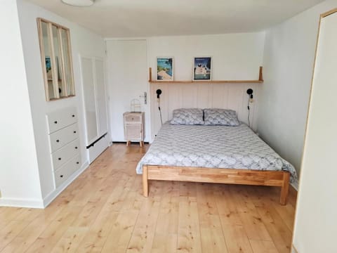 Bed, Photo of the whole room, Bedroom, wardrobe