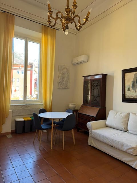 Living room, Seating area, Dining area, air conditioner