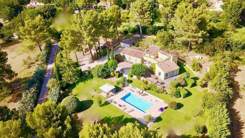 Property building, Spring, Day, Natural landscape, Bird's eye view, Garden, Garden view, Pool view, Swimming pool, sunbed