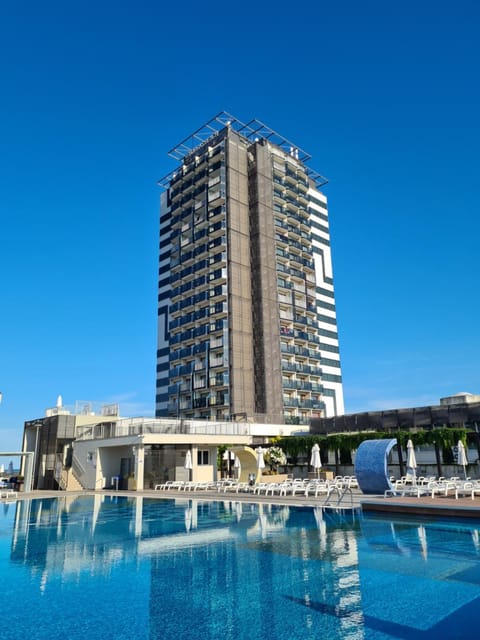 Property building, Summer, Swimming pool, sunbed