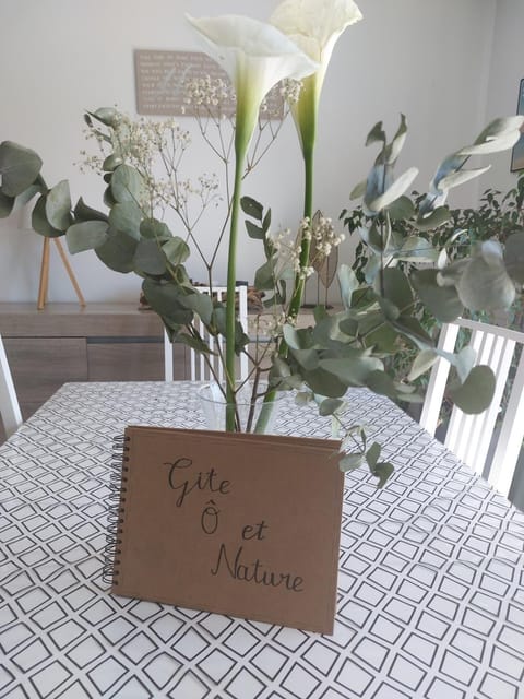 Dining area, Text overlay