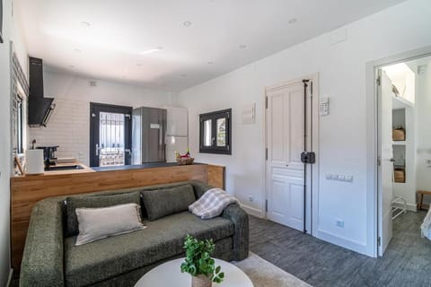 Le Petit Villa, with pool and barbecue Villa in Barcelona