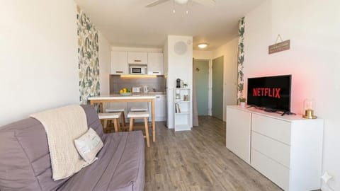 Communal lounge/ TV room, TV and multimedia, Kitchen or kitchenette, Living room, Dining area