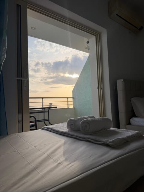 Bed, Natural landscape, View (from property/room), Balcony/Terrace, Photo of the whole room, Bedroom, Sea view, towels