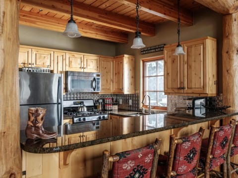 7 Mountain Home home House in Big Sky