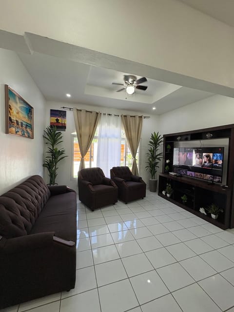 Communal lounge/ TV room, Living room, Evening entertainment