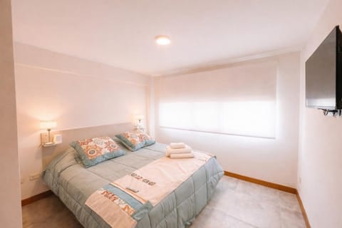 Communal lounge/ TV room, Bed, TV and multimedia, Photo of the whole room, Evening entertainment, Bedroom, towels