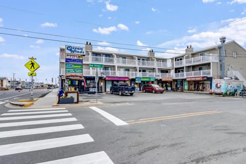 Property building, Day, Street view, Location, Parking