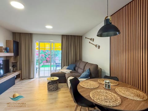 TV and multimedia, Living room, Seating area, Dining area