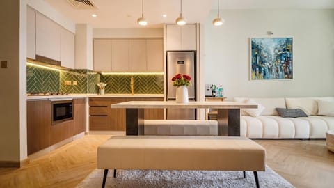 Kitchen or kitchenette, Living room, Seating area, Dining area, oven