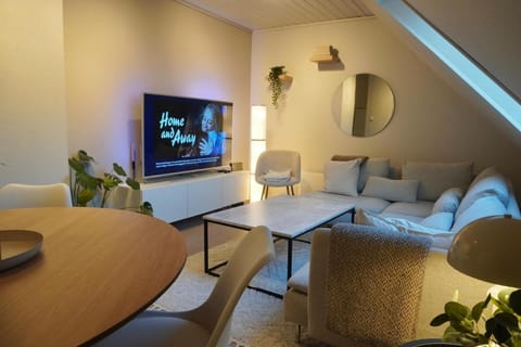 Communal lounge/ TV room, TV and multimedia, Living room