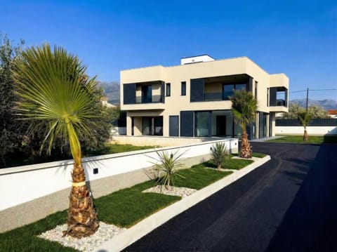 Property building, Day