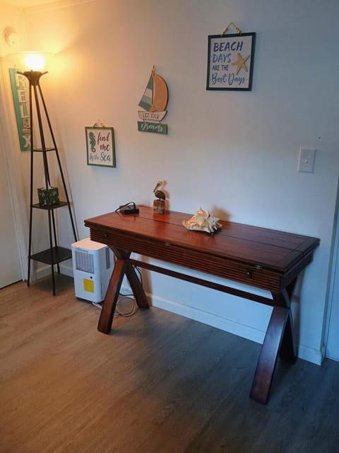 Wholesome two bed home within ten minutes to Daytona speedway House in Ormond Beach