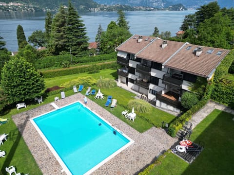 Property building, Bird's eye view, View (from property/room), Lake view, Pool view, Swimming pool