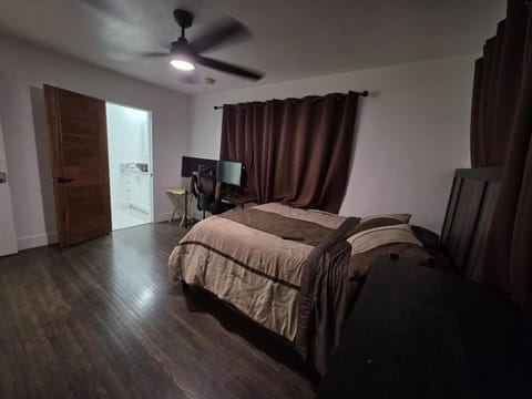 Modern Relaxing Escape: Prime Locale - Holiday Home House in Miami Springs