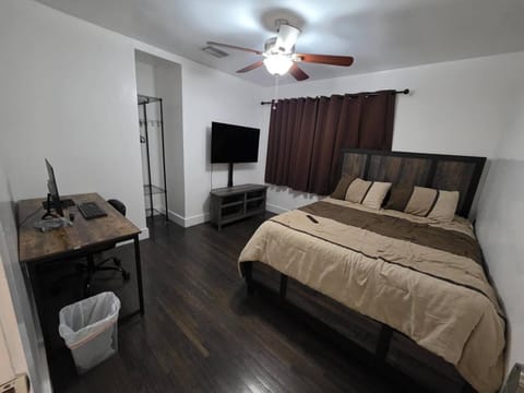 Modern Relaxing Escape: Prime Locale - Holiday Home House in Miami Springs