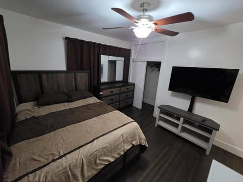 Modern Relaxing Escape: Prime Locale - Holiday Home House in Miami Springs