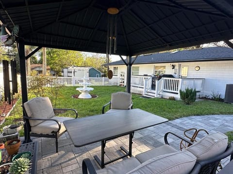 Studio Oasis in Downtown Deland Apartment in DeLand