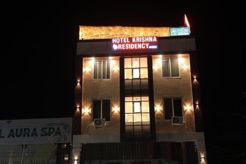 Property building, Facade/entrance, Night