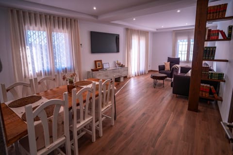 Communal lounge/ TV room