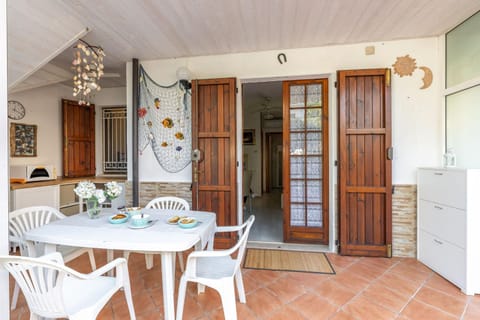 Garden, Kitchen or kitchenette, Living room, Seating area, Dining area, wardrobe