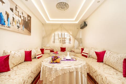 Communal lounge/ TV room, Living room, Seating area